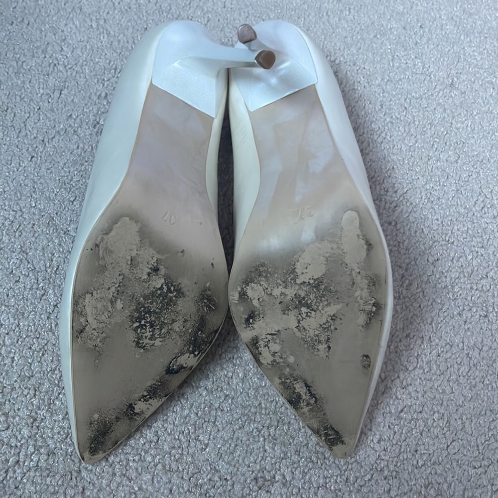 🛍️SALE🛍️ Pearl Color Pointed Toe Heels - Picture 7 of 7